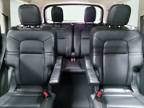 Used 2024 Lincoln Aviator AWD w/ Premium Package image 31