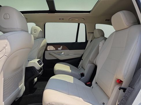 Used 2022 Mercedes-Benz GLS 450 4MATIC image 11