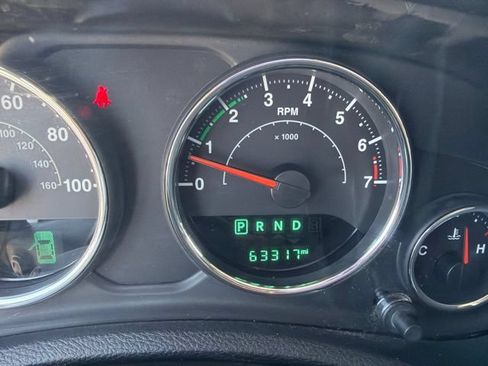 Used 2018 Jeep Wrangler Unlimited Sahara AWD/4WD image 16