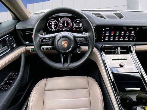 Used 2025 Porsche Panamera 4 image 13