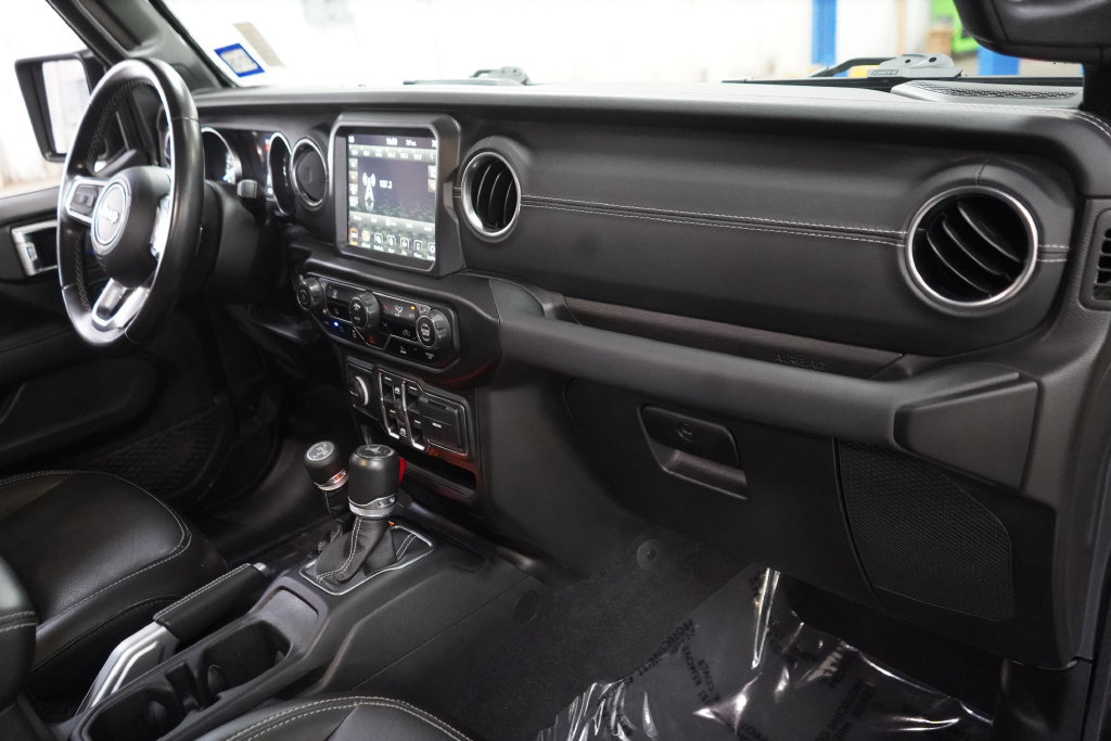 Used 2022 Jeep Wrangler Unlimited Sahara AWD/4WD image 23