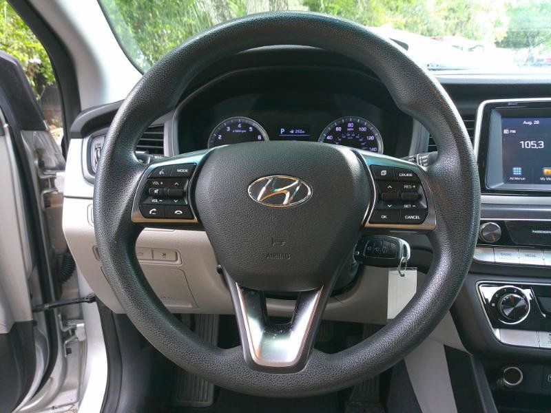 Used 2018 Hyundai Sonata SE w/ Cargo Package FWD image 13