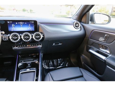 Used 2025 Mercedes-Benz GLA 250 4MATIC image 18