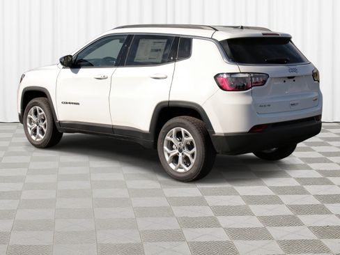 New 2026 Jeep Compass Latitude image 34