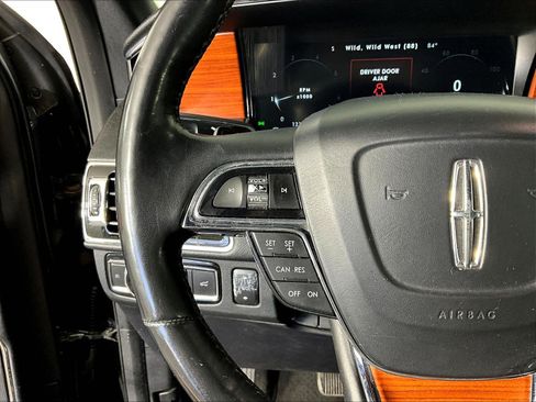 Used 2019 Lincoln Navigator L Select AWD/4WD image 11