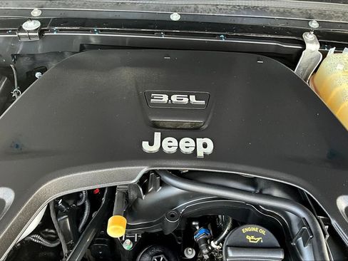 Used 2020 Jeep Gladiator Overland w/ LED Lighting Group image 36