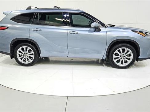 Used 2021 Toyota Highlander Limited FWD image 9