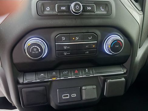 Used 2022 Chevrolet Silverado 1500 Custom AWD/4WD image 16