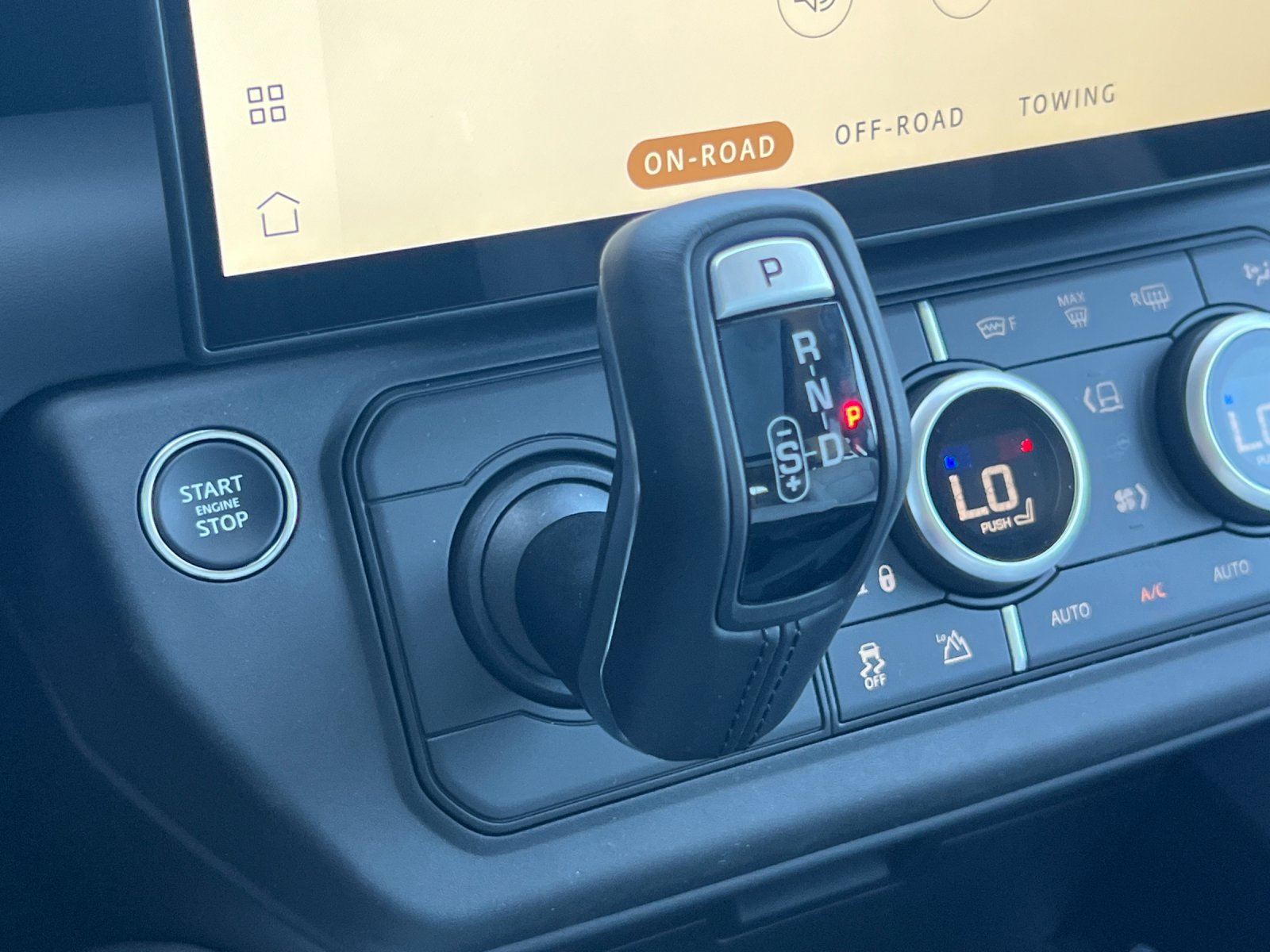 New 2026 Land Rover Defender 110 X-Dynamic SE AWD/4WD image 22