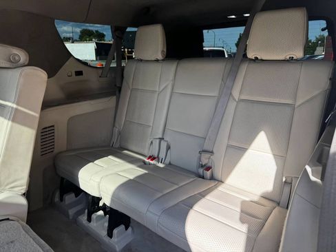 Used 2022 Cadillac Escalade ESV Premium Luxury Platinum AWD/4WD image 13