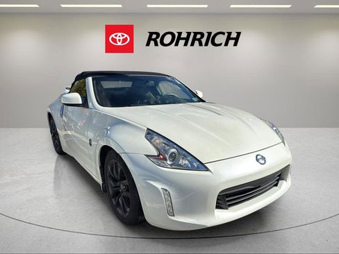 Used 2015 Nissan 370Z Touring image 3