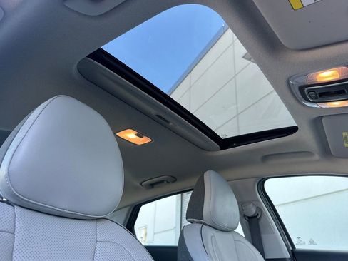 Used 2021 Hyundai Elantra Limited image 15