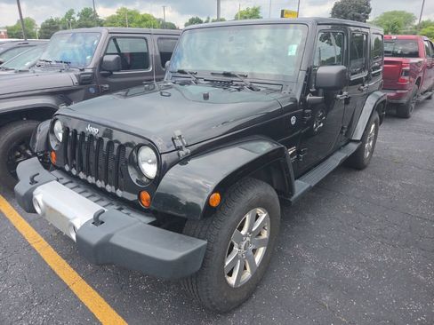 Used 2013 Jeep Wrangler Unlimited Sahara w/ Dual Top Group AWD/4WD image 1
