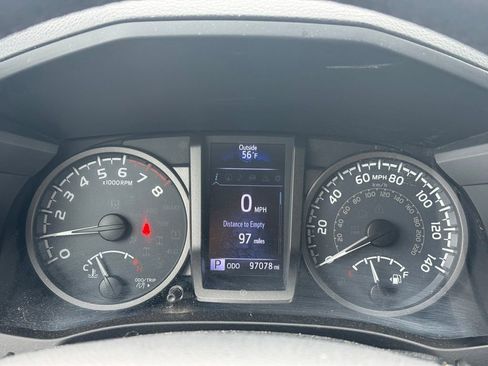 Used 2019 Toyota Tacoma TRD Off-Road w/ Technology Package AWD/4WD image 10