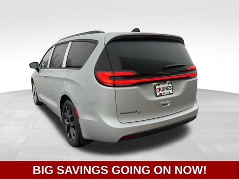 New 2026 Chrysler Pacifica Select w/ S Appearance Package image 7