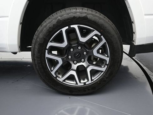Used 2025 RAM 1500 Laramie AWD/4WD image 9
