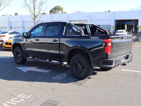 Used 2020 Chevrolet Silverado 1500 LT Trail Boss w/ Midnight Edition image 8