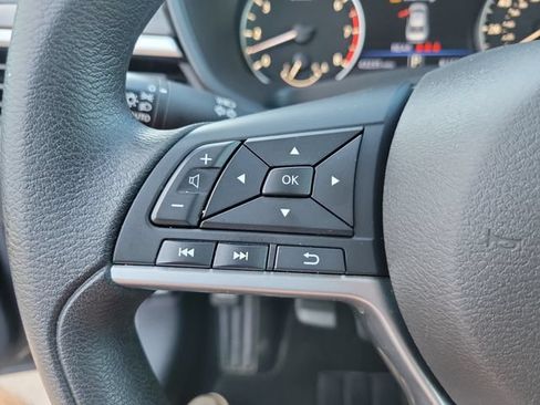 Used 2025 Nissan Altima 2.5 SV FWD image 25