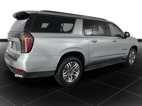 Used 2025 Chevrolet Suburban Z71 AWD/4WD image 5