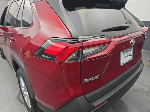 Used 2020 Toyota RAV4 XLE w/ Convenience Package FWD image 14