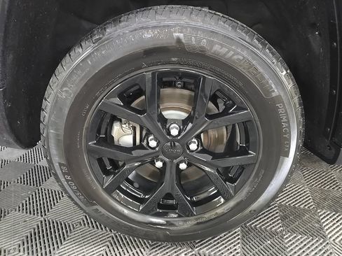 Used 2024 Jeep Grand Cherokee L Laredo AWD/4WD image 13