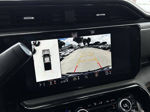 Used 2025 GMC Sierra 2500 AT4 AWD/4WD image 18