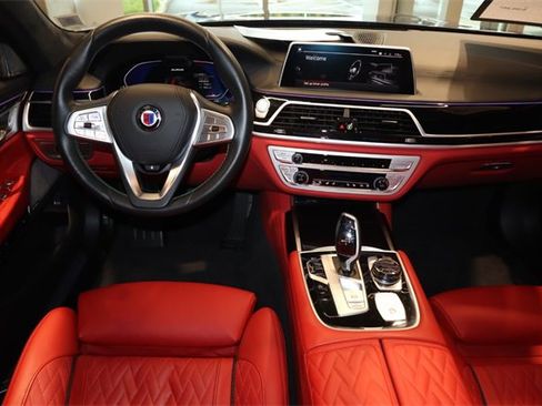 Certified 2022 BMW ALPINA B7 xDrive w/ Luxury Rear Seating Package image 17