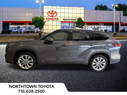 Used 2023 Toyota Highlander Limited AWD/4WD image 2