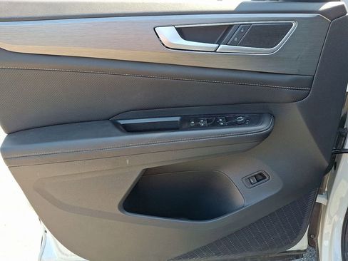 Used 2025 Volkswagen Atlas Cross Sport SE image 10