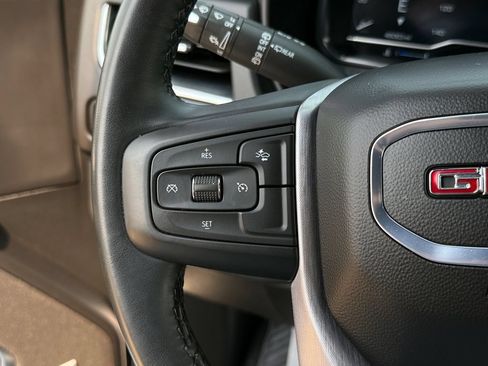 Used 2024 GMC Yukon SLT AWD/4WD image 16
