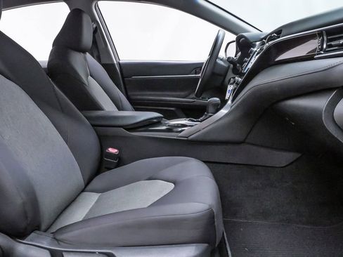 Used 2018 Toyota Camry LE image 13