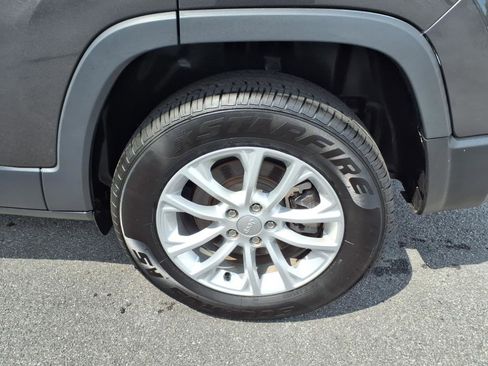 Used 2022 Jeep Cherokee Latitude Lux image 4