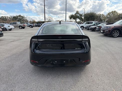 Used 2025 Toyota Prius Plug-In Hybrid image 4