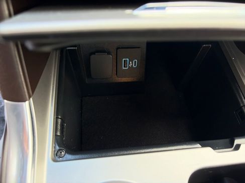 Used 2023 Ford Explorer King Ranch w/ Technology Package image 30