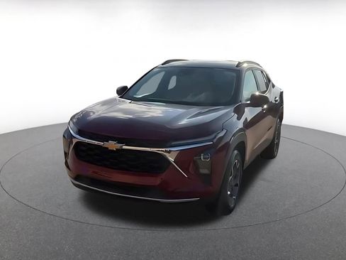 Used 2025 Chevrolet Trax LT image 4