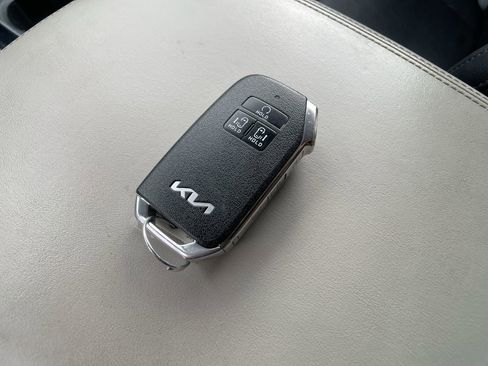 Used 2022 Kia Carnival SX image 34