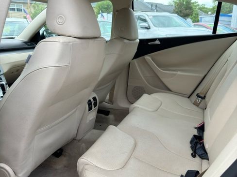 Used 2010 Volkswagen Passat Komfort image 4