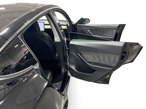 Certified 2022 Tesla Model Y Long Range AWD/4WD image 12