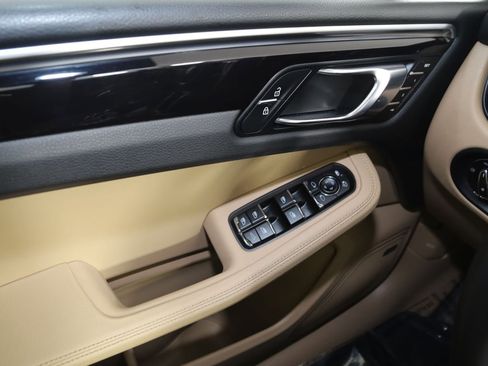 Used 2019 Porsche Macan AWD/4WD image 35