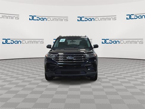 Used 2023 Ford Explorer XLT image 4
