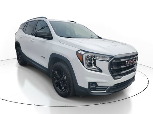 Used 2022 GMC Terrain AT4 image 2