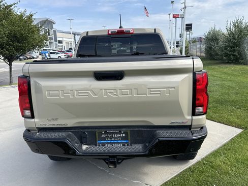 Used 2024 Chevrolet Colorado ZR2 w/ Technology Package AWD/4WD image 4