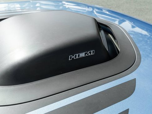 Used 2016 Dodge Challenger R/T RWD image 4