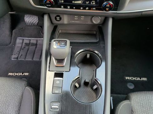 Used 2024 Nissan Rogue SV FWD image 19