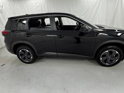 Certified 2025 Nissan Rogue SV AWD/4WD image 2