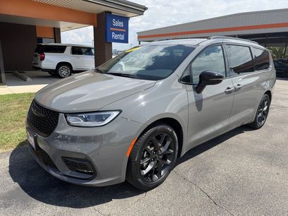 Used 2025 Chrysler Pacifica Limited
