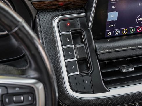 Used 2021 Chevrolet Suburban Premier w/ Premium Package image 28