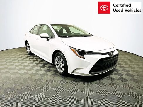 Certified 2025 Toyota Corolla LE image 1