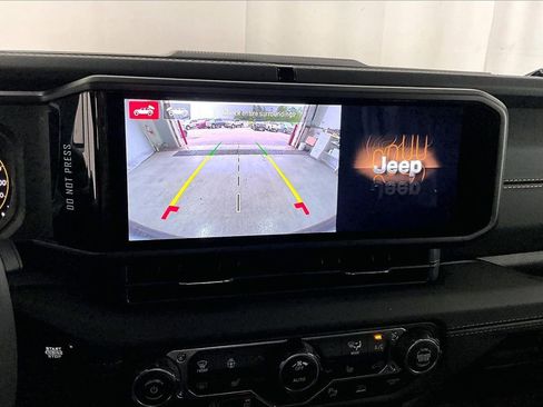 Used 2026 Jeep Wrangler Unlimited Sahara AWD/4WD image 24