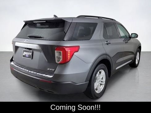 Used 2023 Ford Explorer XLT image 3